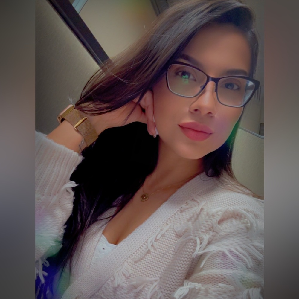 Meet your Posher, Esmeralda